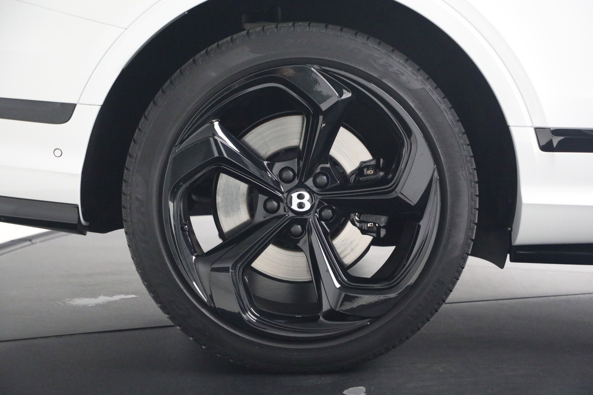 Used 2023 Bentley Bentayga AWD/4WD image 16