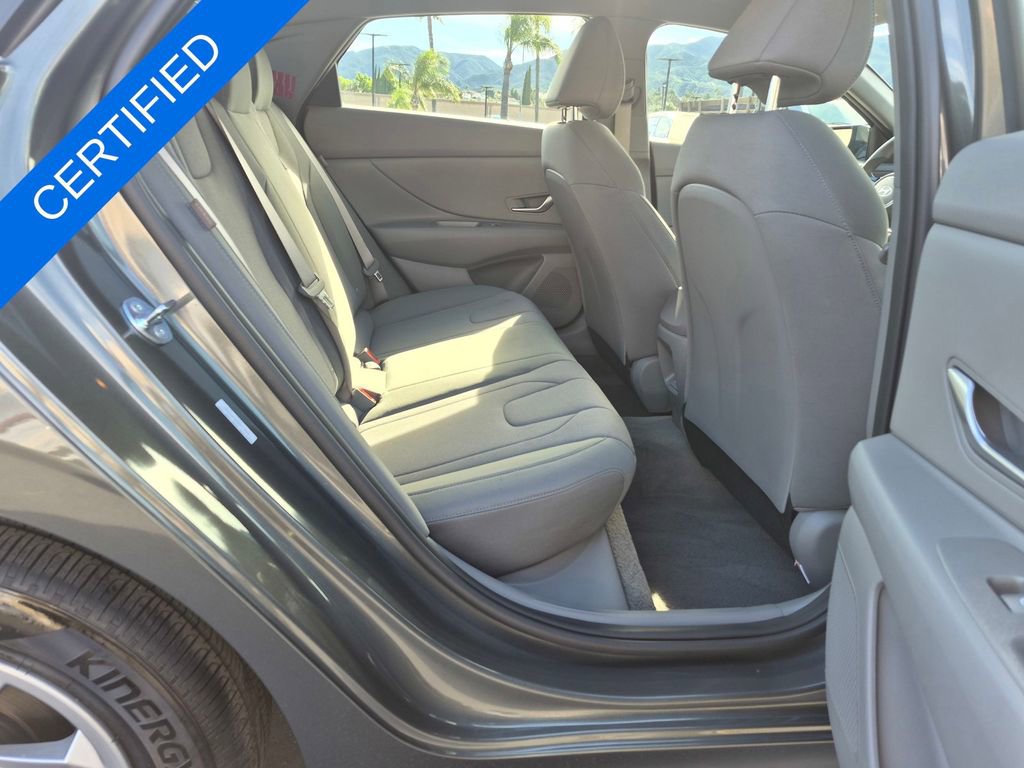 Used 2025 Hyundai Elantra SE image 30