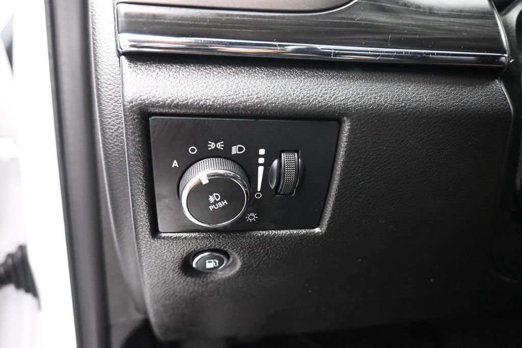 Used 2021 Jeep Grand Cherokee Limited AWD/4WD image 26