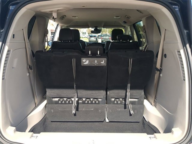 Used 2021 Chrysler Pacifica Touring-L image 13