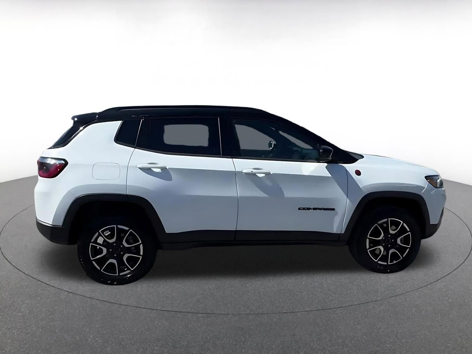 Used 2025 Jeep Compass Trailhawk image 16