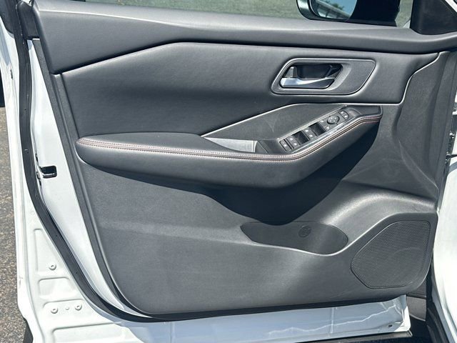 Used 2025 Nissan Rogue SV AWD/4WD image 13