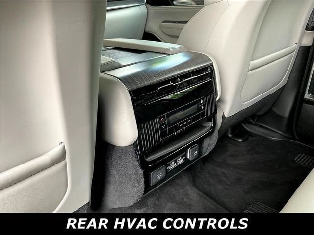 Used 2024 Jeep Wagoneer Series II w/ Flexible Seating Group AWD/4WD image 10
