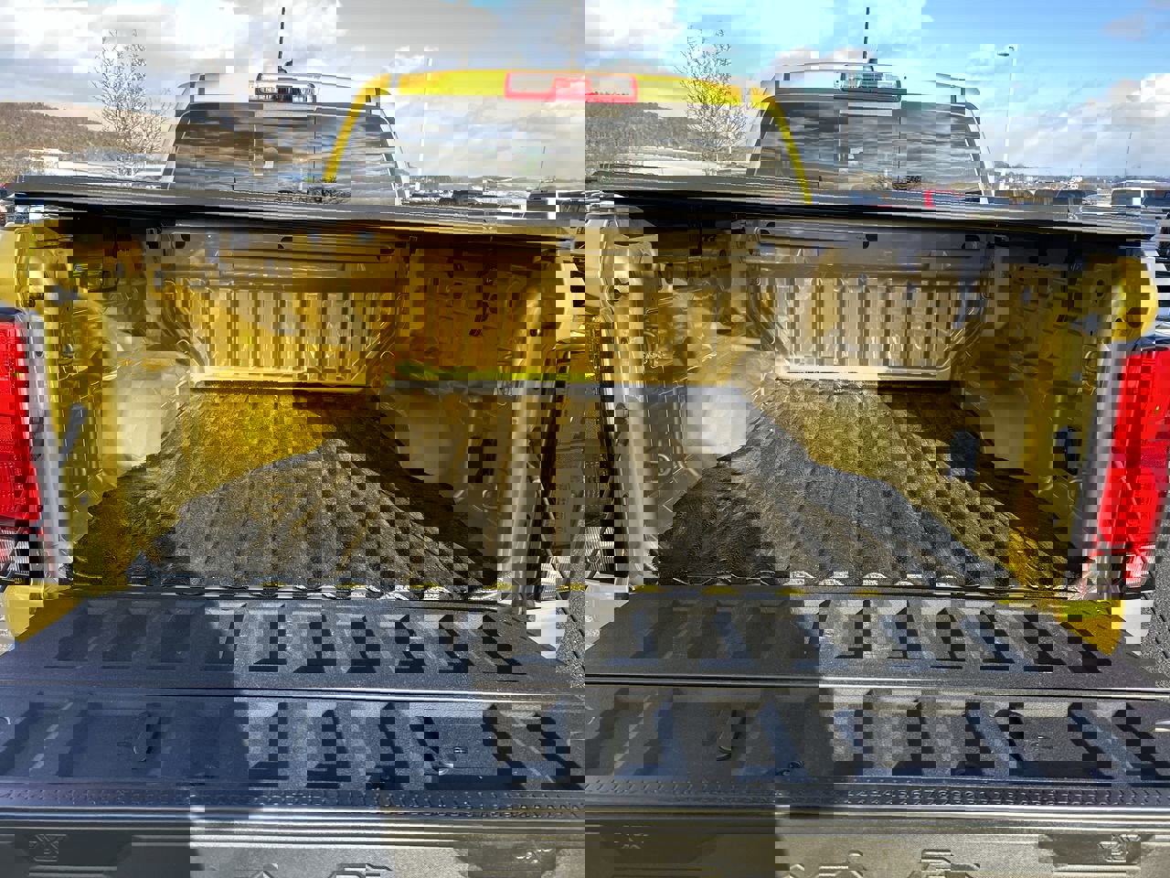 Used 2023 Chevrolet Colorado Z71 w/ Z71 Convenience Package 2 image 9