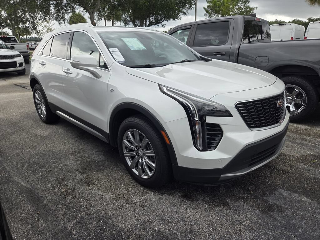 Used 2023 Cadillac XT4 Premium Luxury FWD image 2