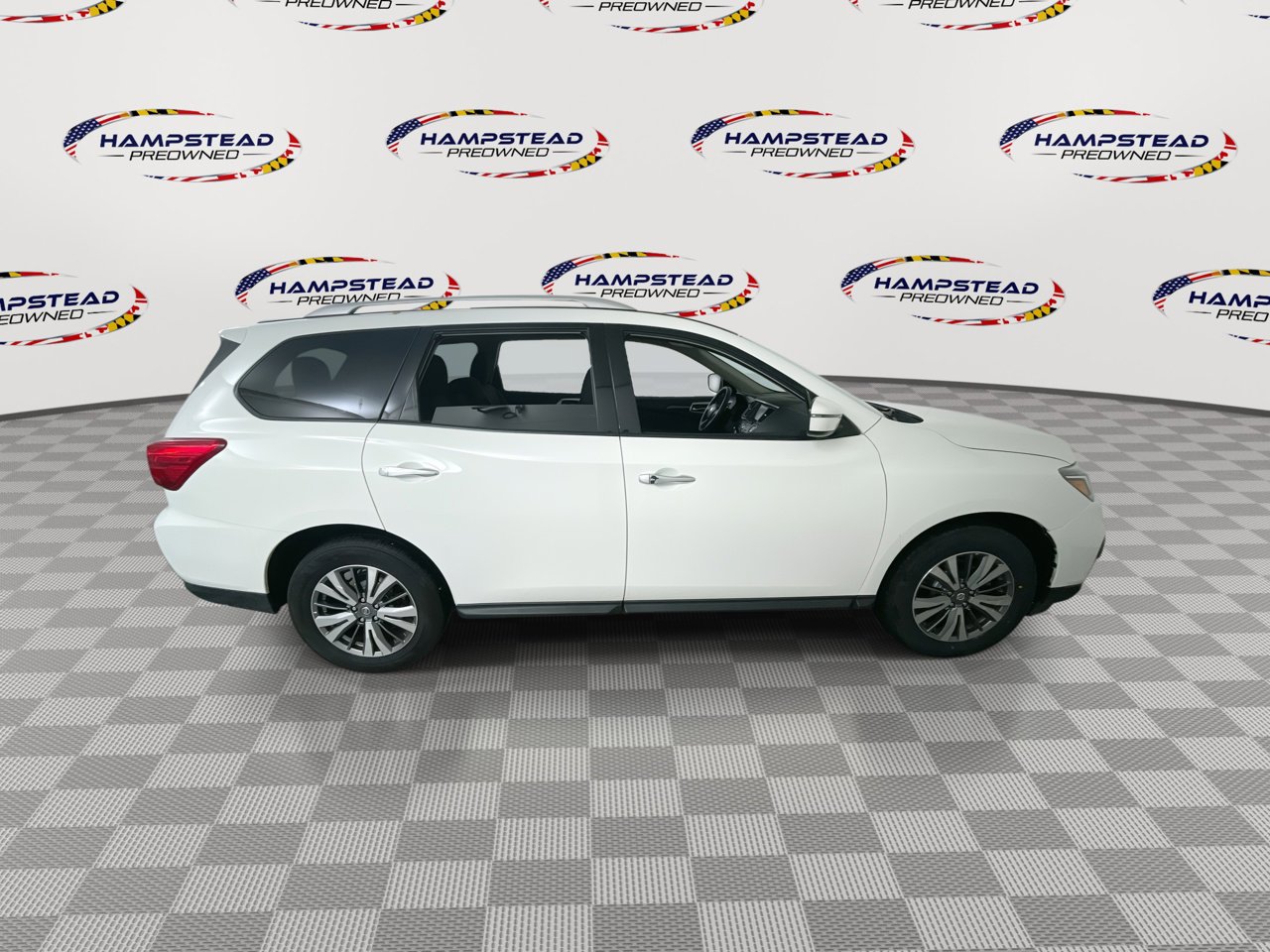 Used 2019 Nissan Pathfinder SV image 9