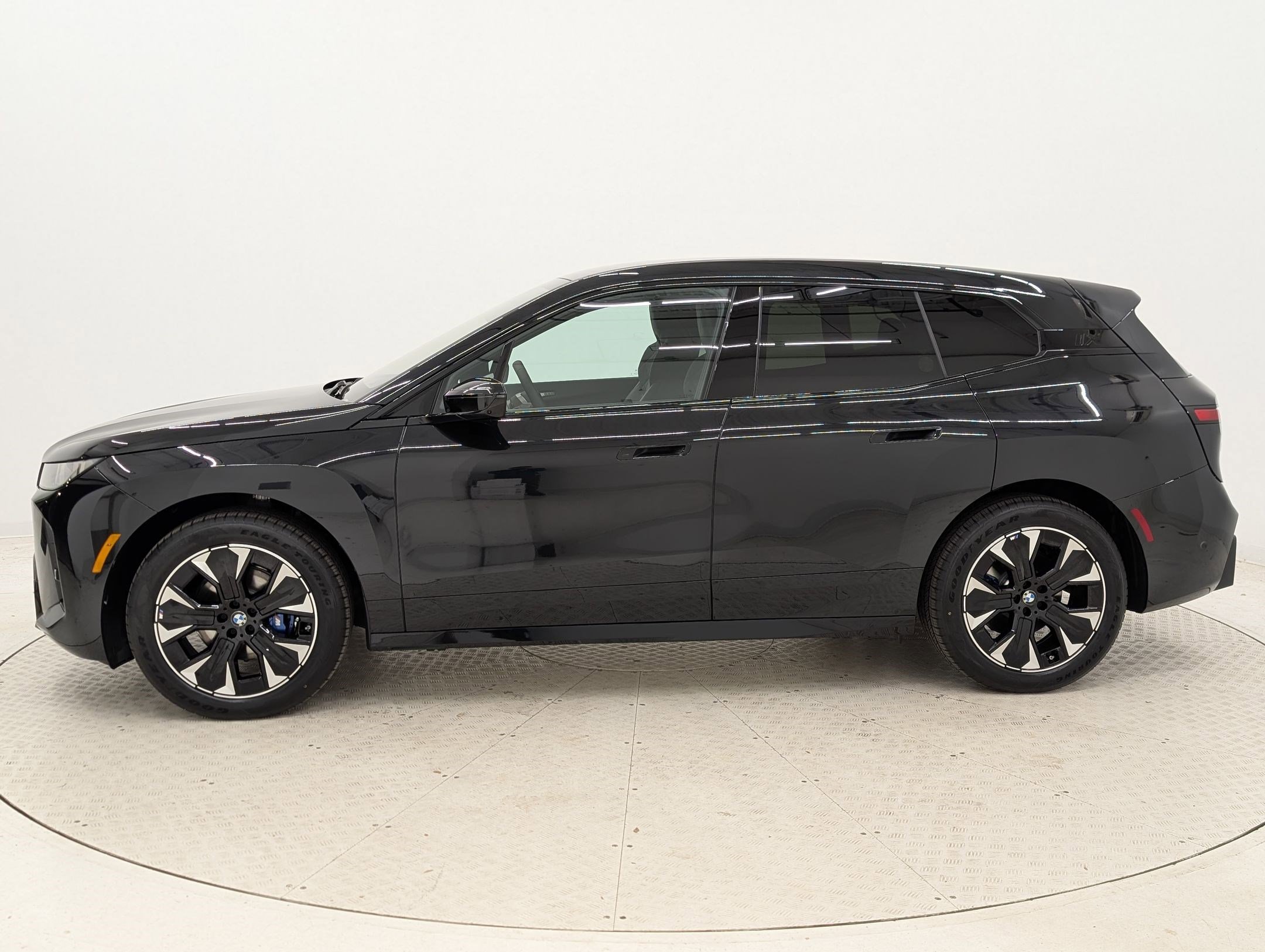 New 2026 BMW iX xDrive60 w/ M Sport Package image 2