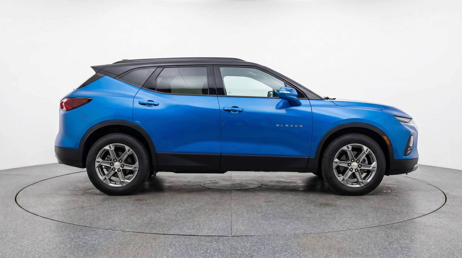 Used 2025 Chevrolet Blazer LT FWD image 11