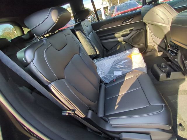 New 2025 Jeep Grand Cherokee L Limited w/ Luxury Tech Group II AWD/4WD image 39