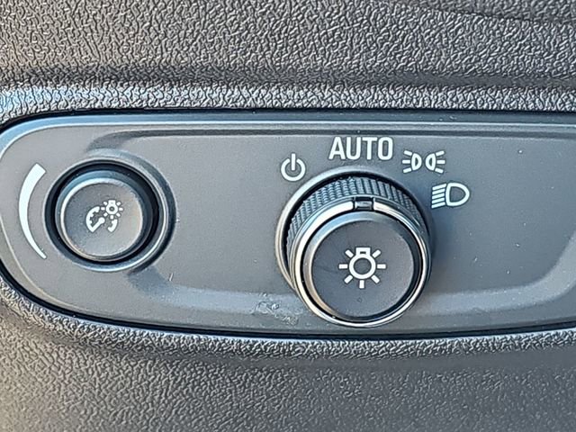 Used 2021 Chevrolet Equinox LT FWD image 18