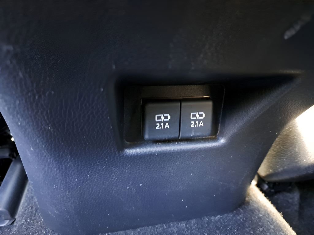 Used 2022 Toyota Venza LE image 10