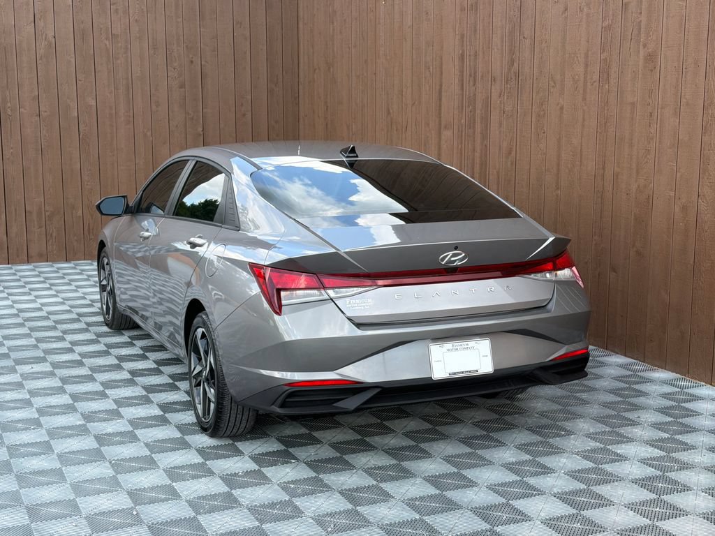 Used 2023 Hyundai Elantra SEL w/ Convenience Package FWD image 16