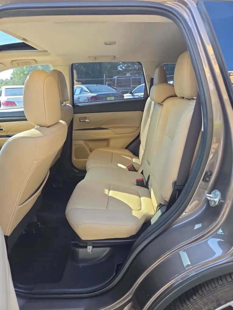 Used 2016 Mitsubishi Outlander SEL FWD image 11
