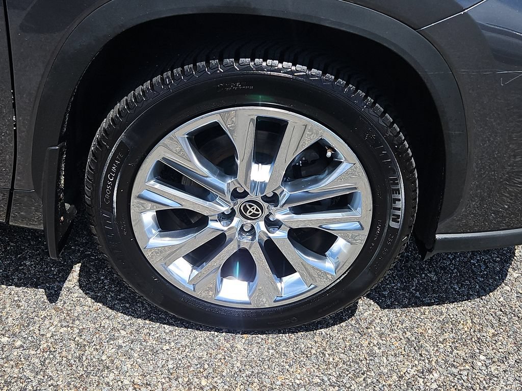 Used 2023 Toyota Highlander Limited AWD/4WD image 10