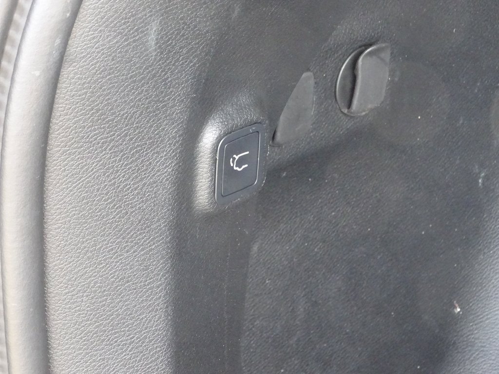 Used 2020 Jeep Cherokee Limited image 10