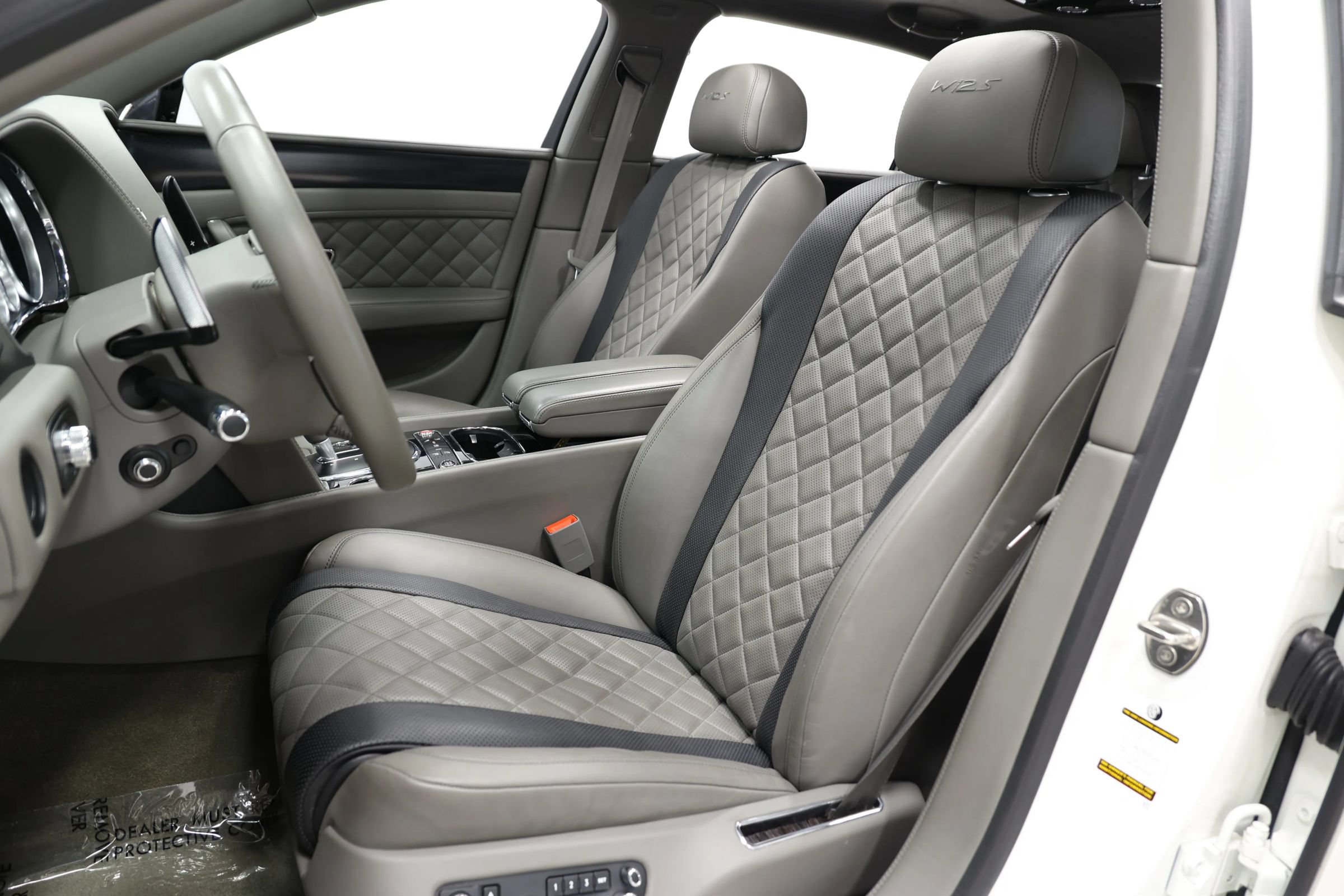 Used 2018 Bentley Flying Spur S W12 AWD/4WD image 17