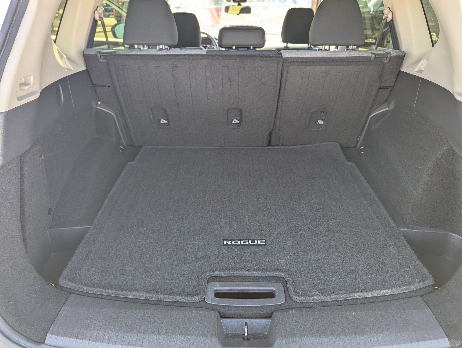 Used 2023 Nissan Rogue SV image 10