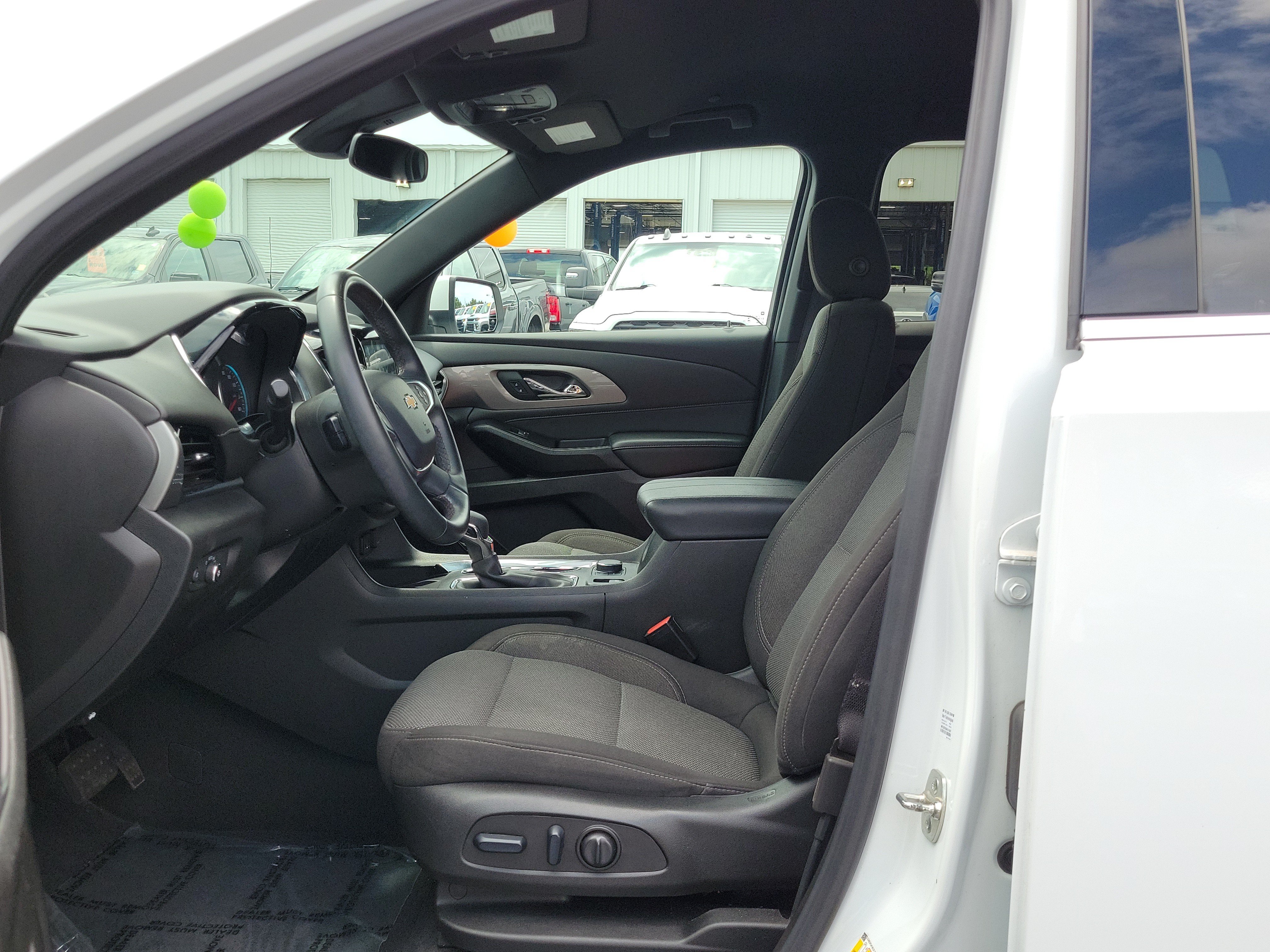 Used 2023 Chevrolet Traverse LT FWD image 20