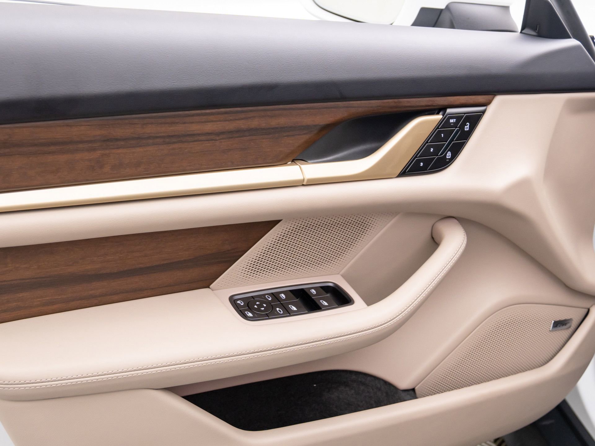 New 2025 Porsche Taycan image 14