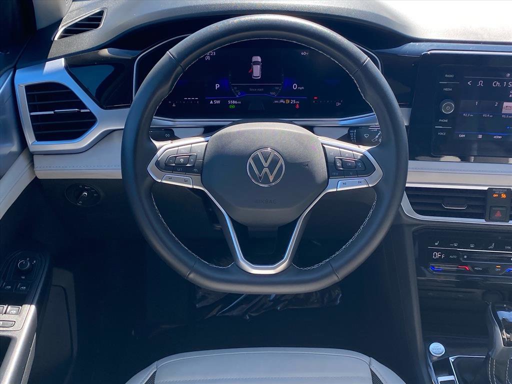 Used 2025 Volkswagen Taos SE image 5
