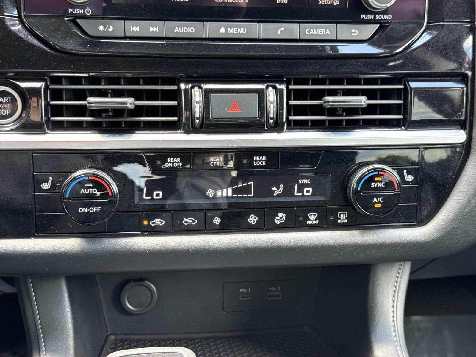 Used 2024 Nissan Pathfinder SV FWD image 11