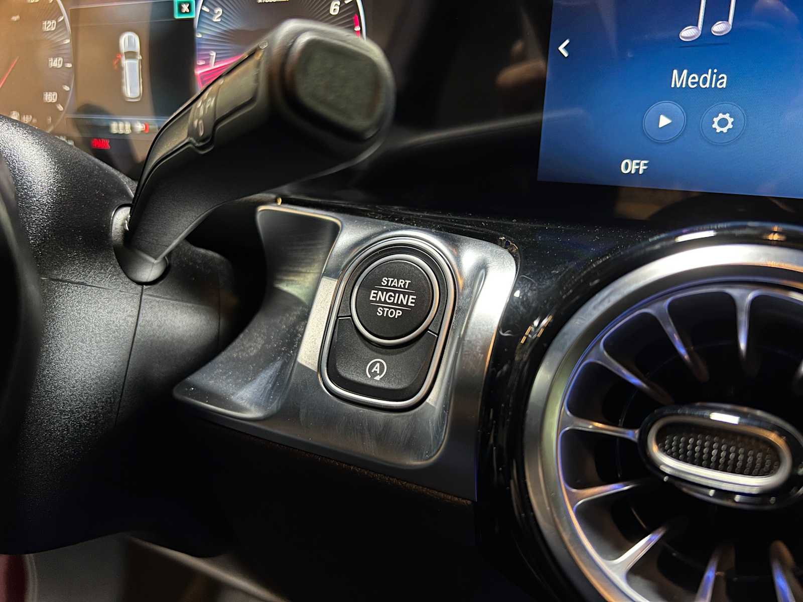 New 2025 Mercedes-Benz GLB 250 4MATIC image 23