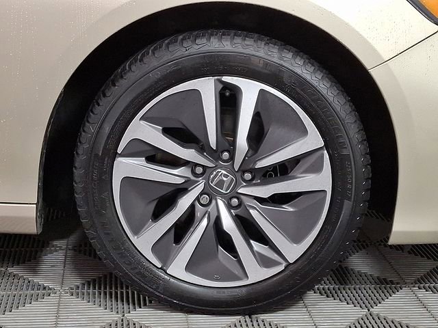 Used 2018 Honda Accord Touring image 11