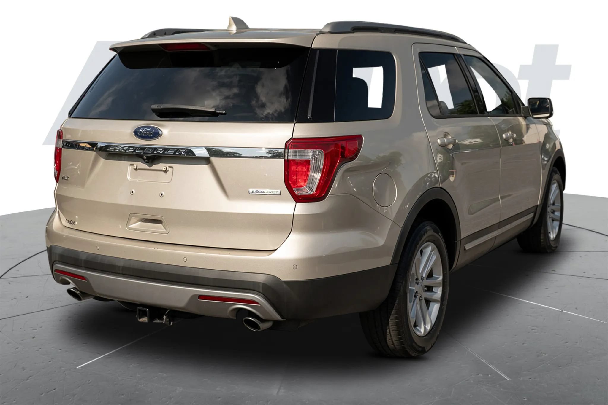 Used 2017 Ford Explorer XLT FWD image 3