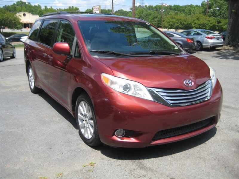 Used 2011 Toyota Sienna Limited w/ Premium Pkg AWD/4WD image 4
