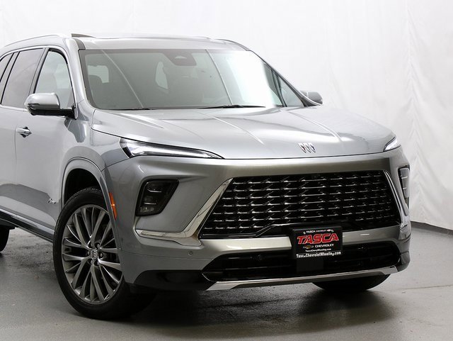 Certified 2025 Buick Enclave Avenir w/ Super Cruise Package image 2