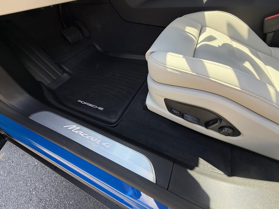 New 2026 Porsche Macan 4 Electric AWD/4WD image 25
