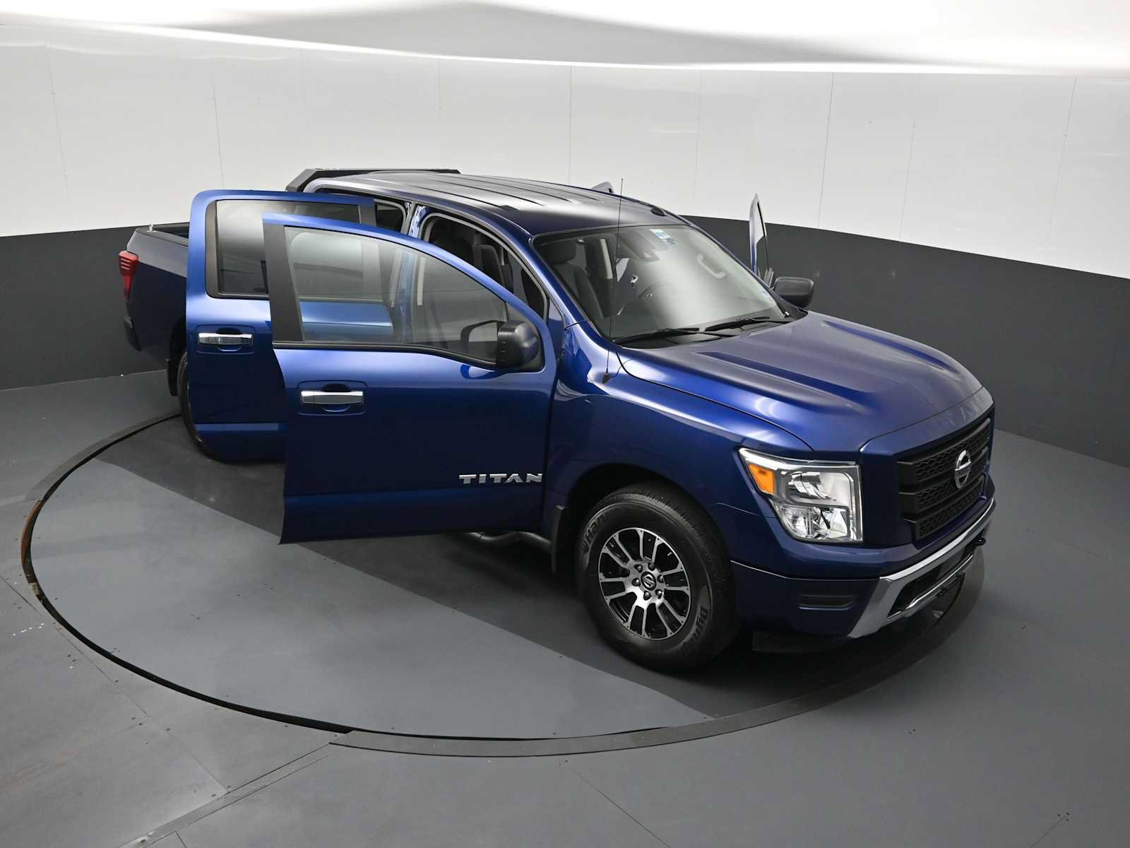 Used 2021 Nissan Titan SV w/ Accessory Utility Package AWD/4WD image 35