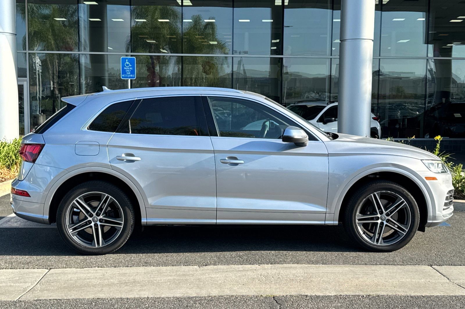Used 2019 Audi SQ5 Premium Plus w/ Premium Plus Package image 3