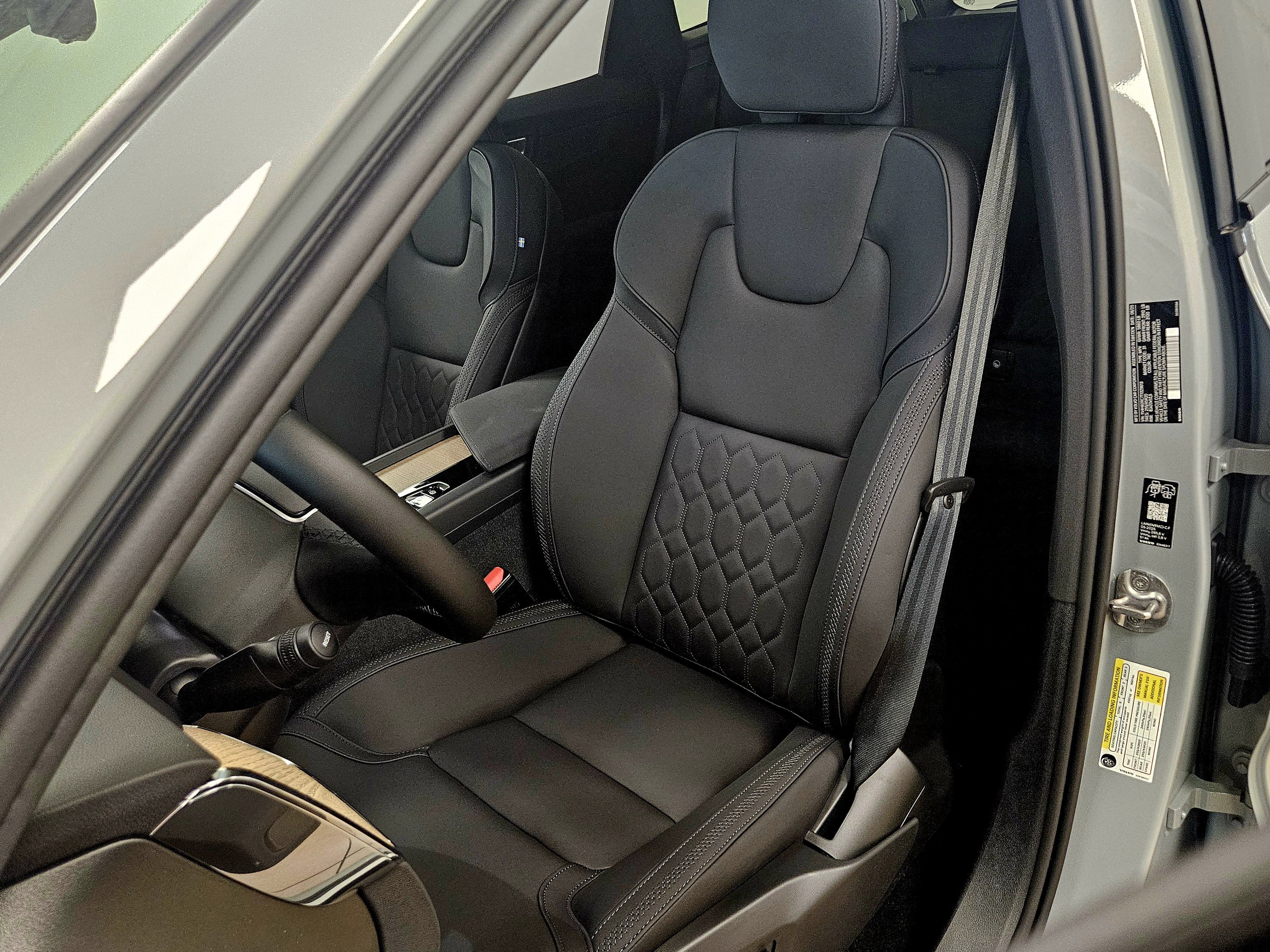 New 2026 Volvo XC60 T8 Plus w/ Protection Package Premier image 40