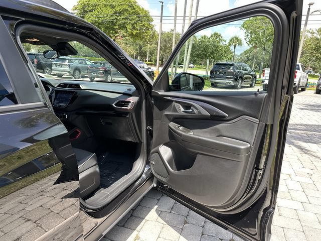 Used 2022 Chevrolet TrailBlazer RS w/ Sun and Liftgate Package FWD image 23