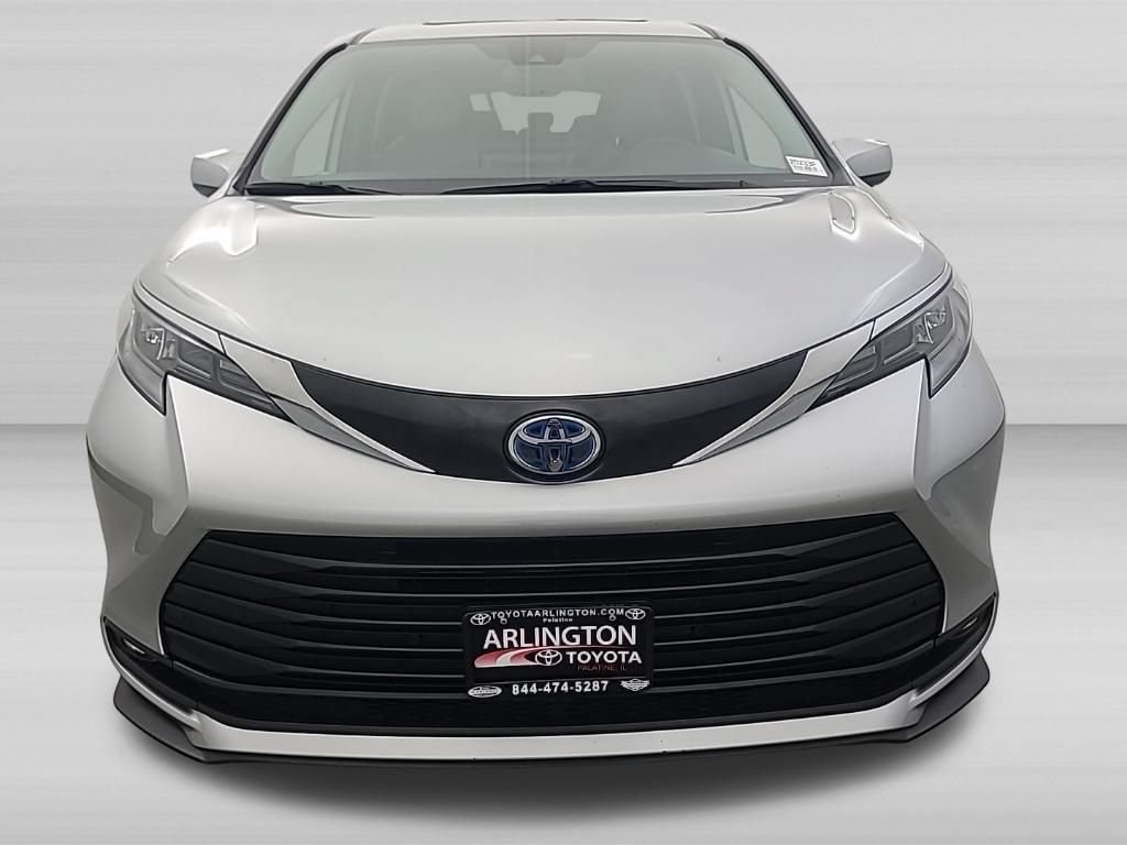 Used 2025 Toyota Sienna XLE FWD image 10
