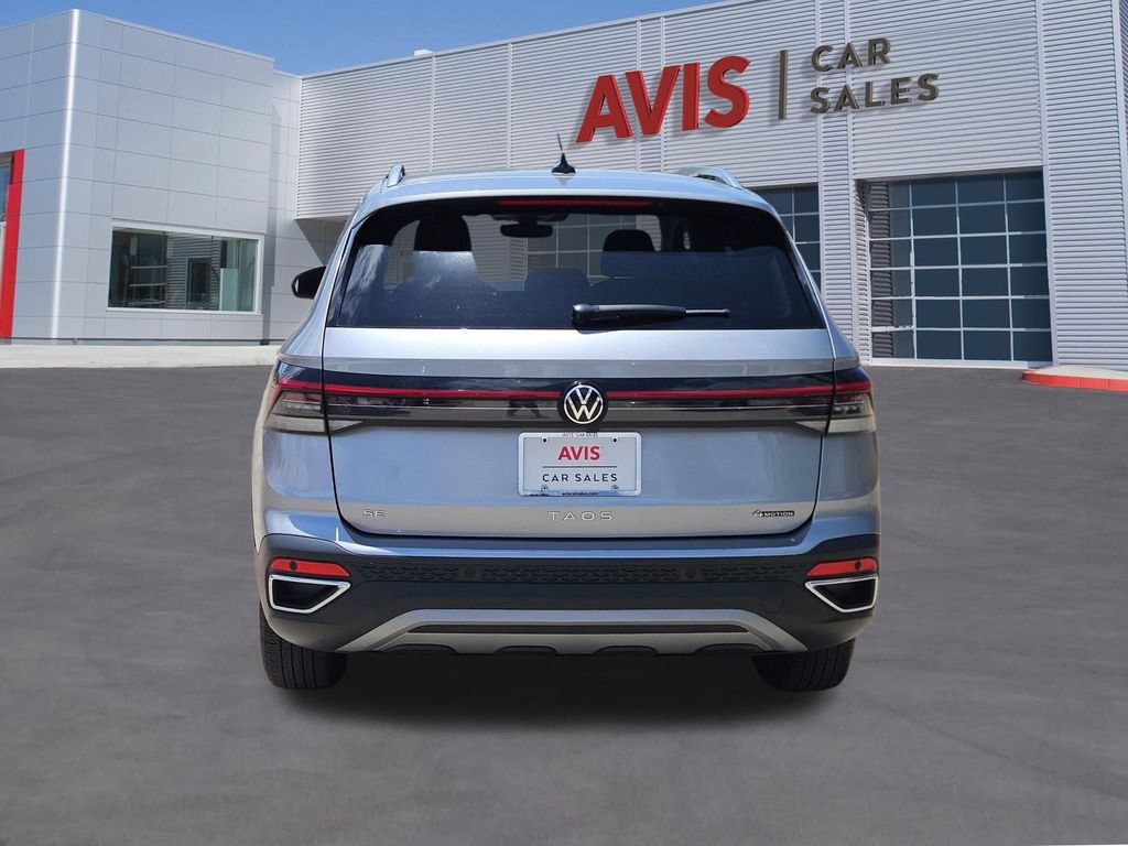 Used 2025 Volkswagen Taos SE AWD/4WD image 5