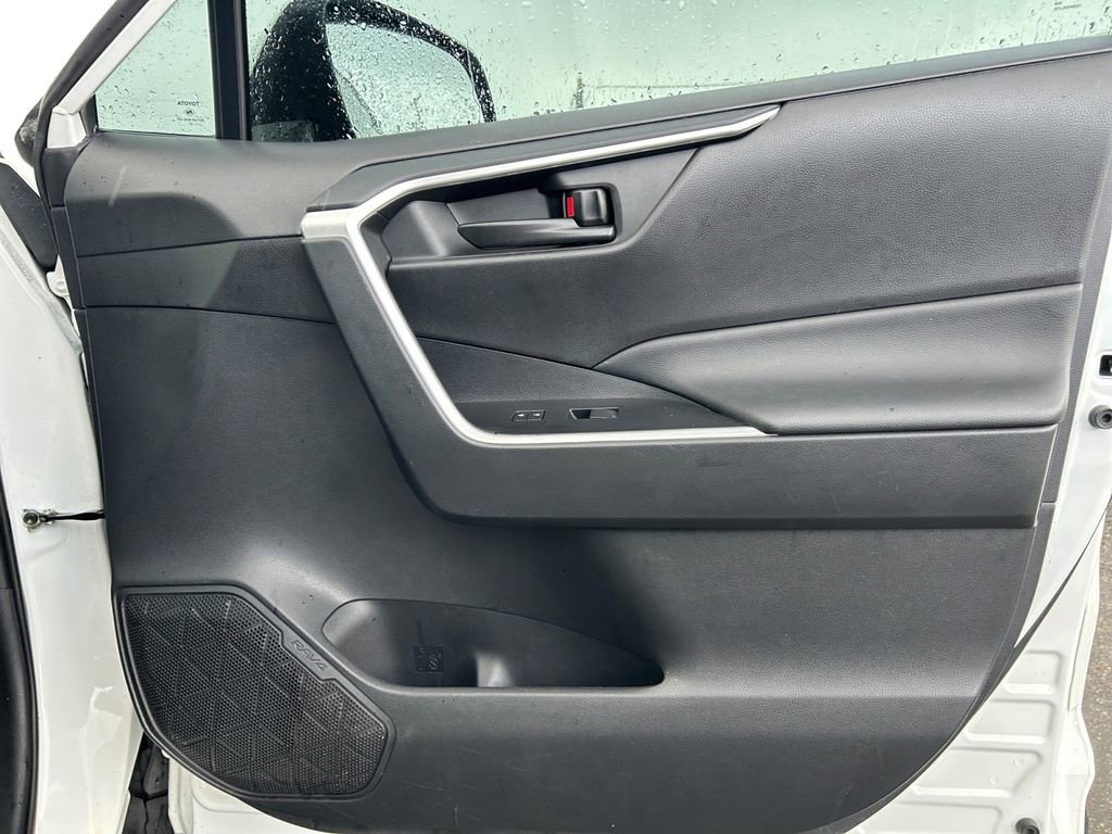 Used 2021 Toyota RAV4 LE image 25
