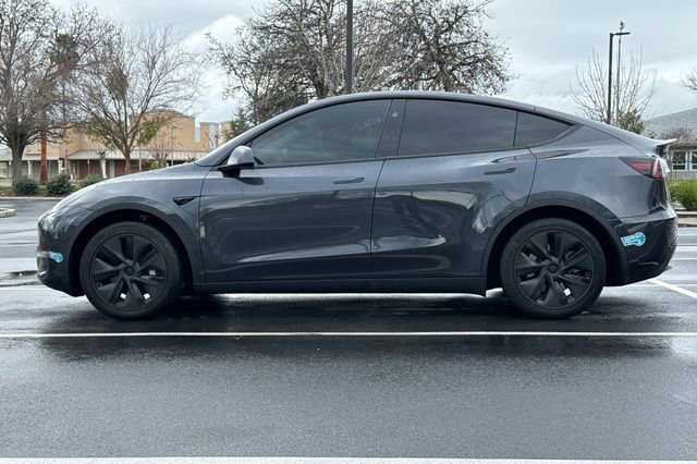 Used 2025 Tesla Model Y Long Range image 10