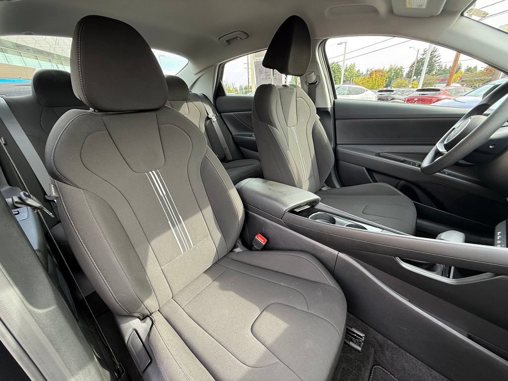 Certified 2025 Hyundai Elantra Hybrid FWD image 19