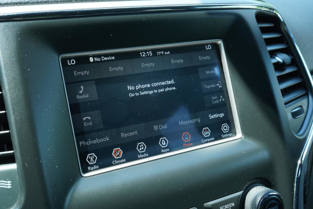 Used 2019 Jeep Grand Cherokee Laredo AWD/4WD image 34