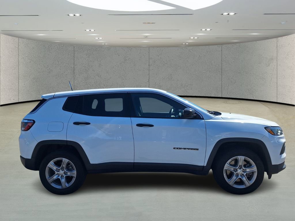 Used 2023 Jeep Compass Sport image 5