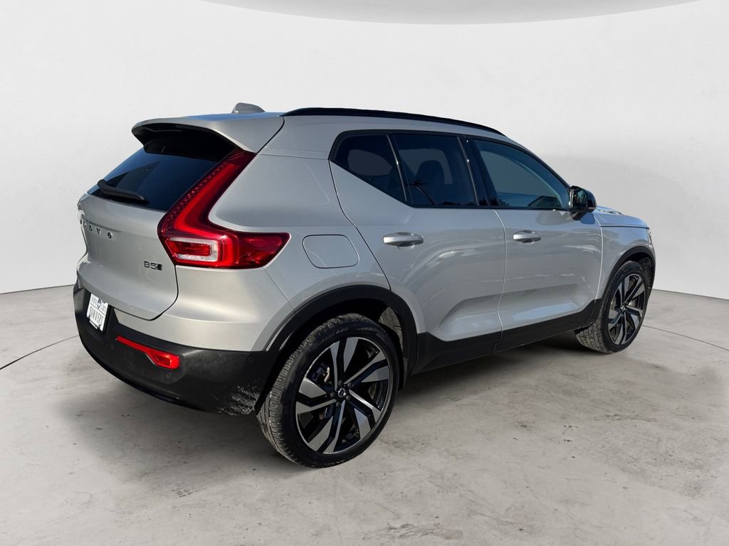 Certified 2025 Volvo XC40 B5 Plus image 6