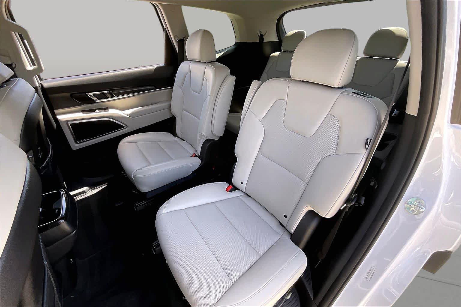 Used 2025 Kia Telluride S FWD image 18