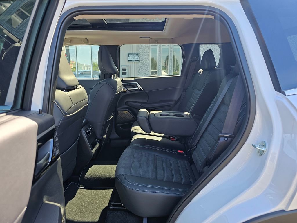 New 2026 Mitsubishi Outlander SE AWD/4WD image 13