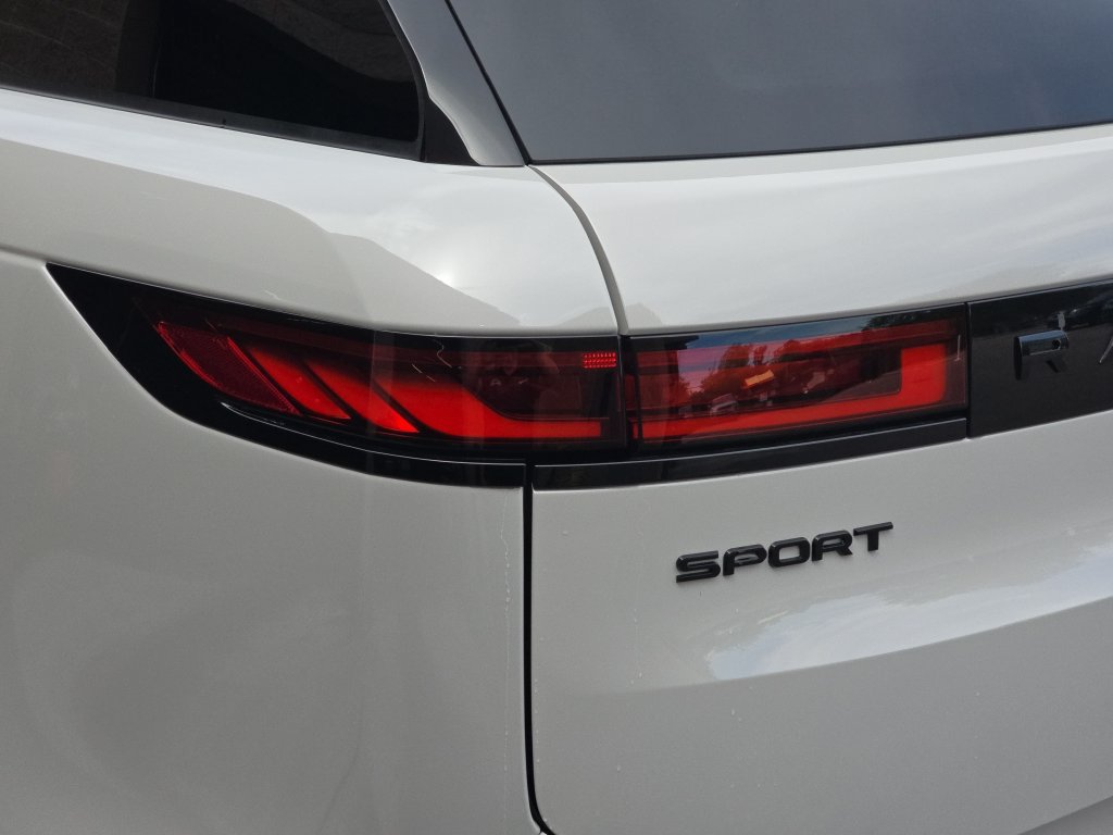 New 2027 Land Rover Range Rover Sport Dynamic SE AWD/4WD image 23