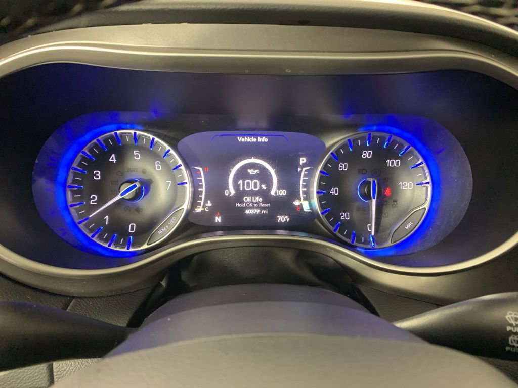 Used 2023 Chrysler Pacifica Touring-L FWD image 19