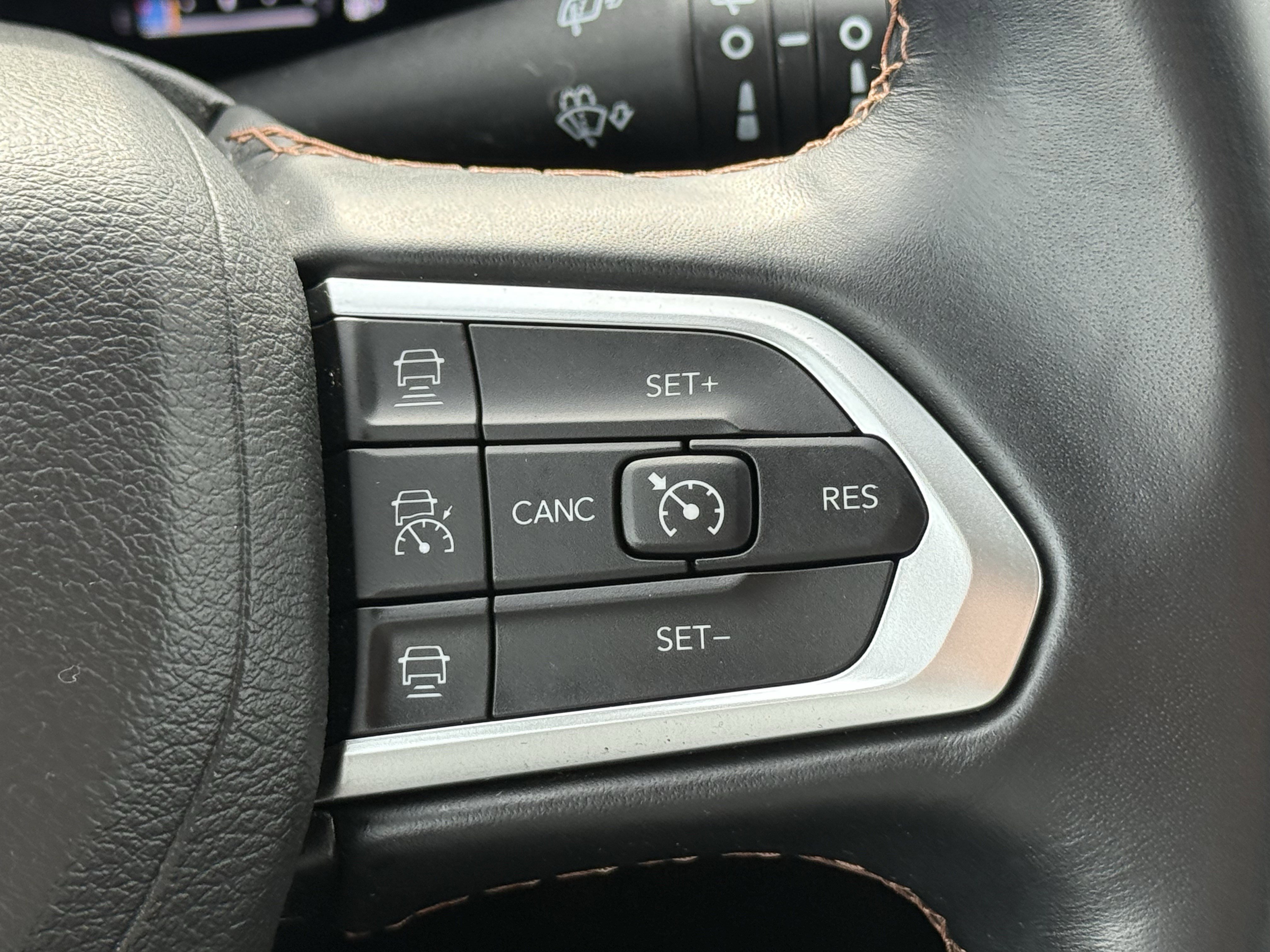 Used 2022 Jeep Compass Limited w/ Elite Group image 17