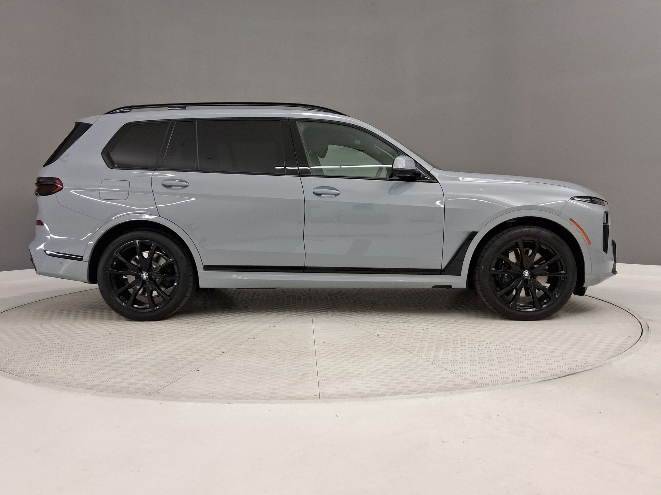 Certified 2025 BMW X7 xDrive40i w/ M Sport Package AWD/4WD image 6