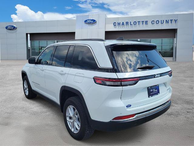 Used 2025 Jeep Grand Cherokee Laredo RWD image 3